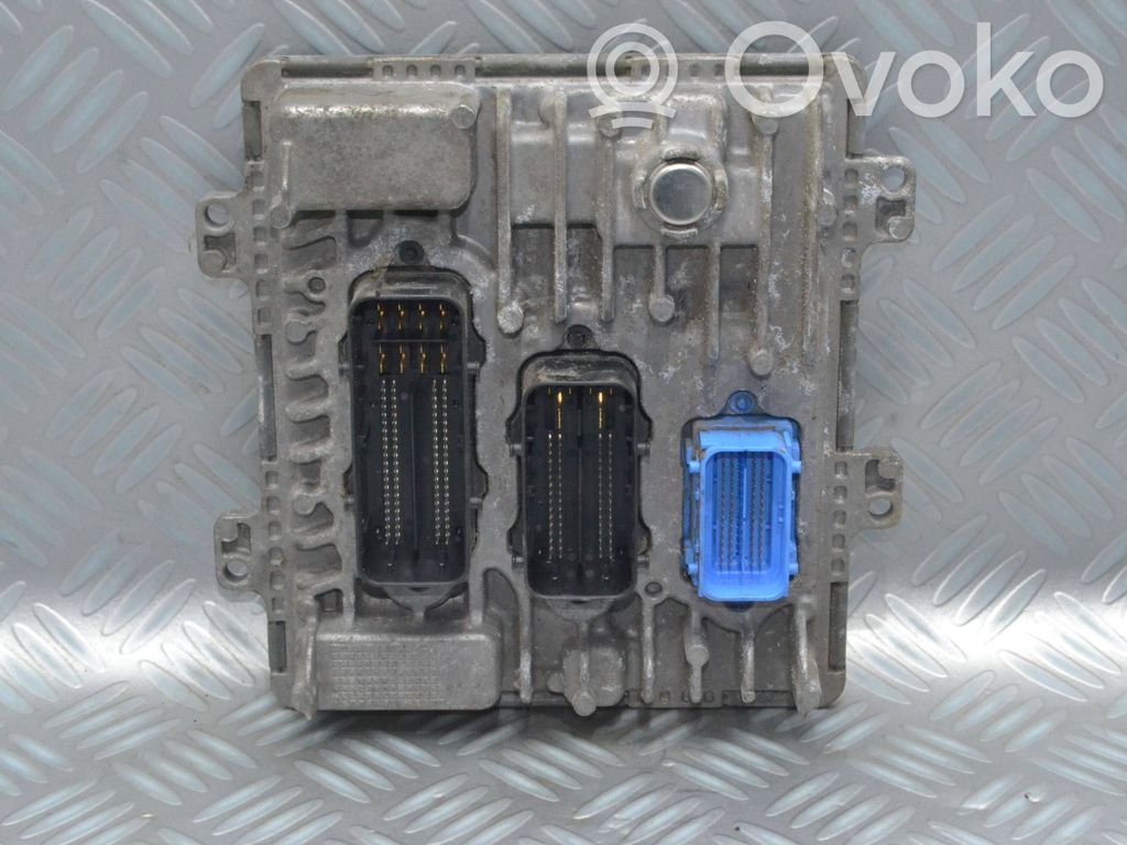 Opel Corsa E Dzinēja vadības bloks 