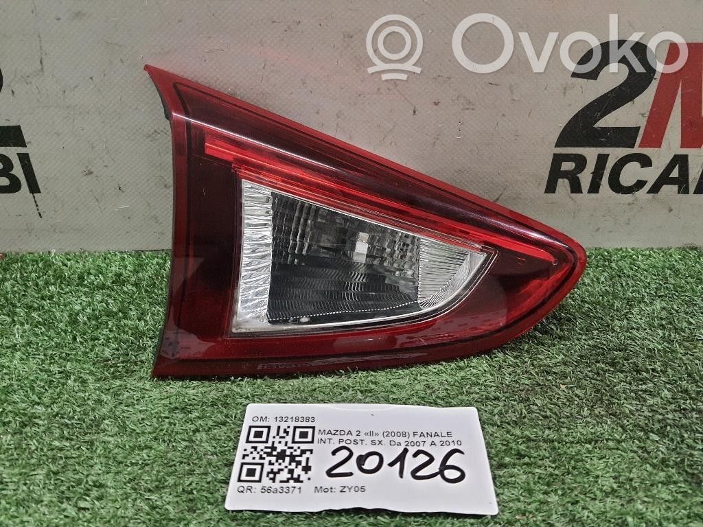 Mazda 2 Lampy tylnej klapy bagażnika 