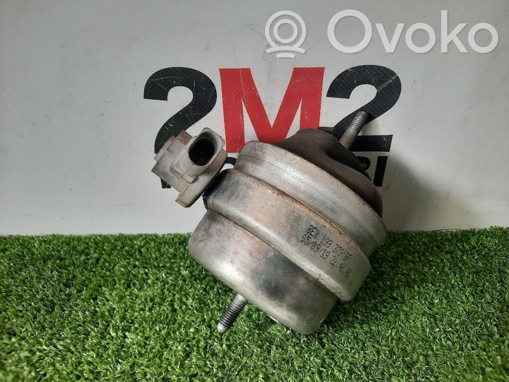 Audi A4 S4 B7 8E 8H Variklio tvirtinimo kronšteinas 