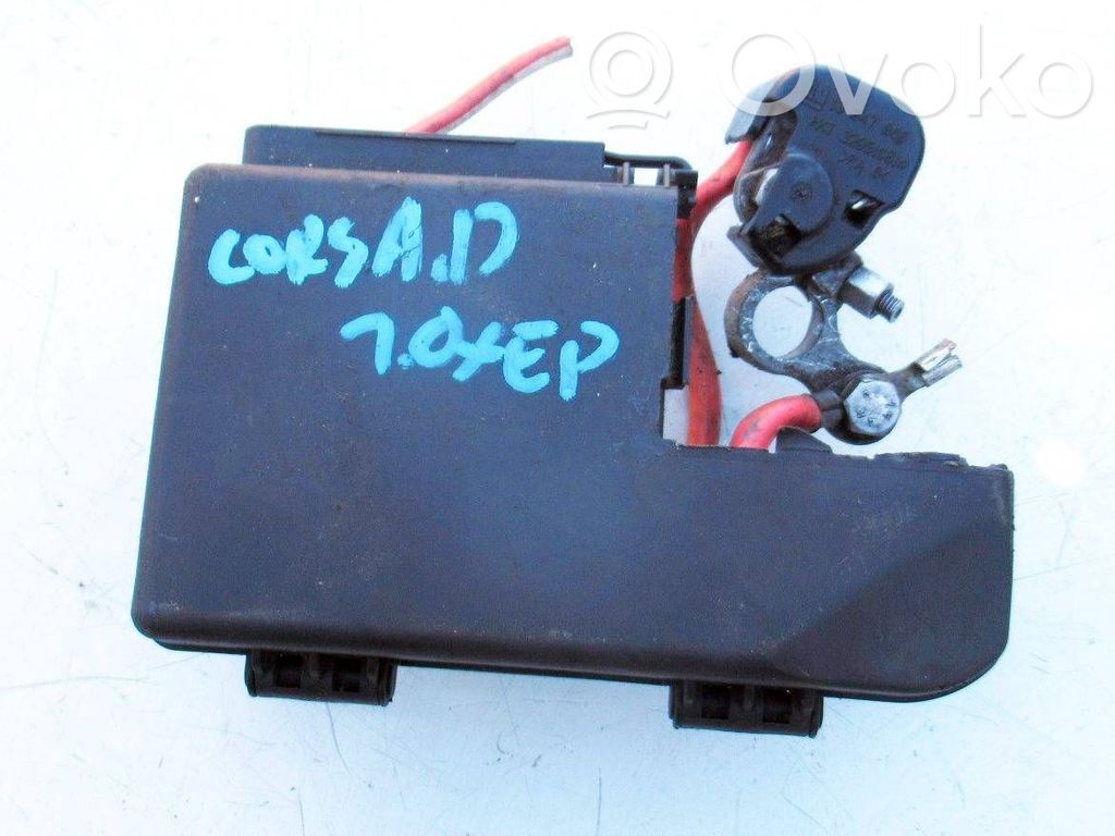 Opel Corsa D Pluskaapeli (akku) 