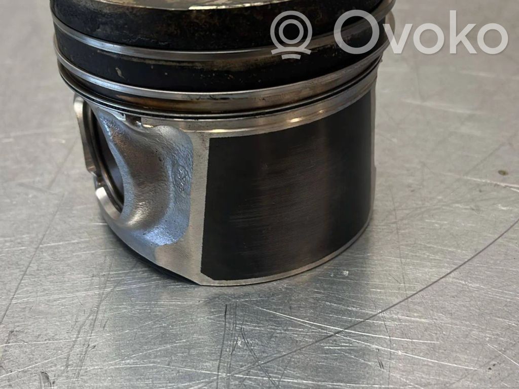 Renault Master III Piston 