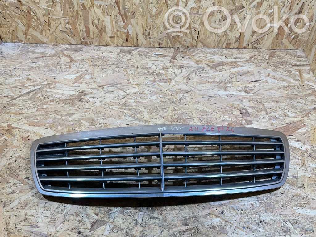 Mercedes-Benz E W211 Rejilla delantera 