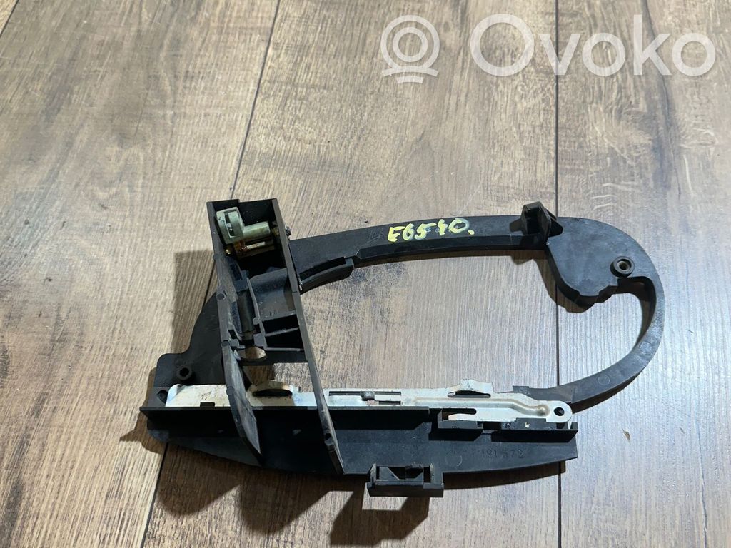 BMW 7 E65 E66 Takaoven ulkokahvan kehys 