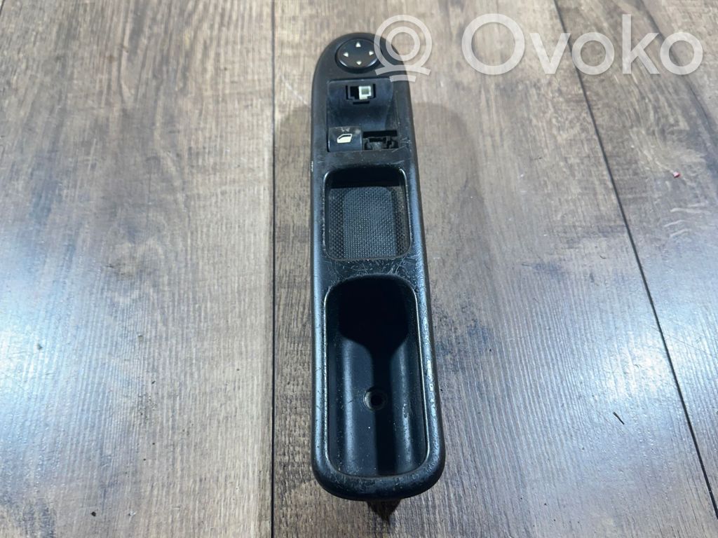 Peugeot 307 Electric window control switch 