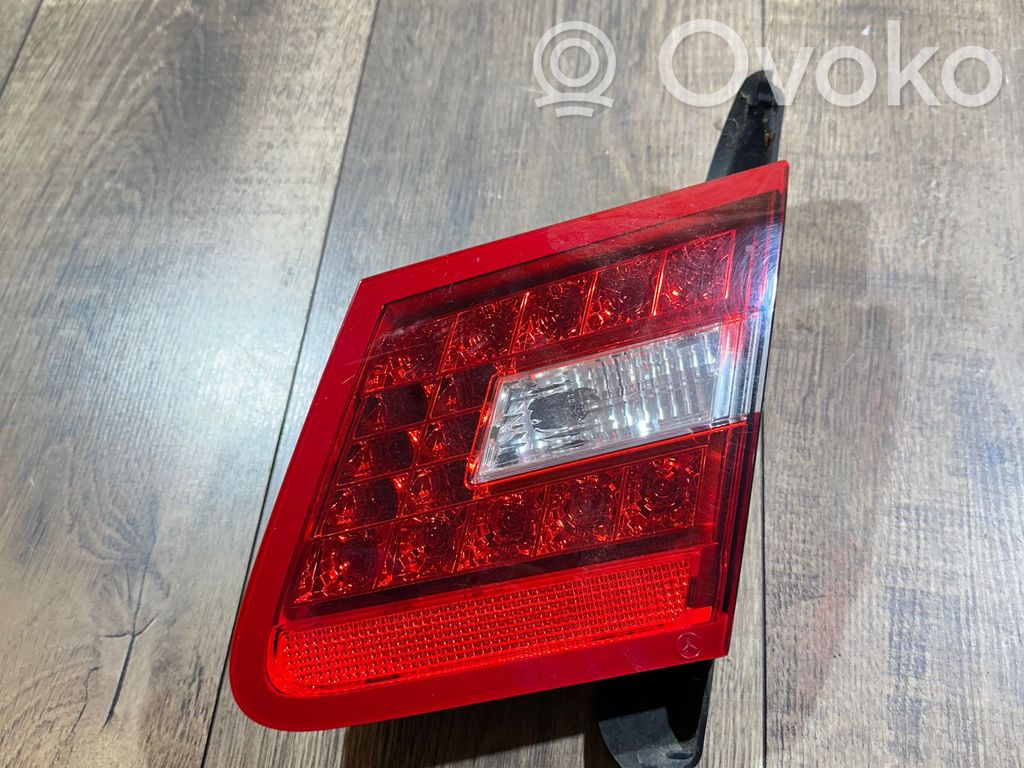 Mercedes-Benz E C207 W207 Lampy tylnej klapy bagażnika 