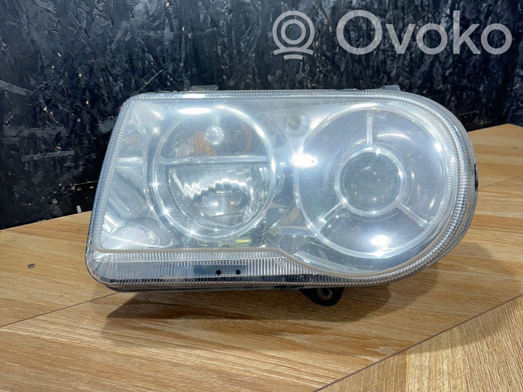 Chrysler 300 - 300C Lampa przednia 