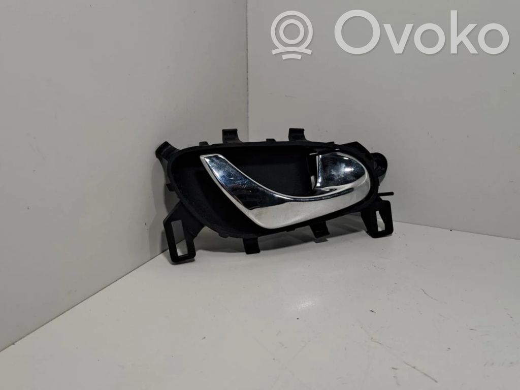 Nissan Qashqai Front door interior handle 
