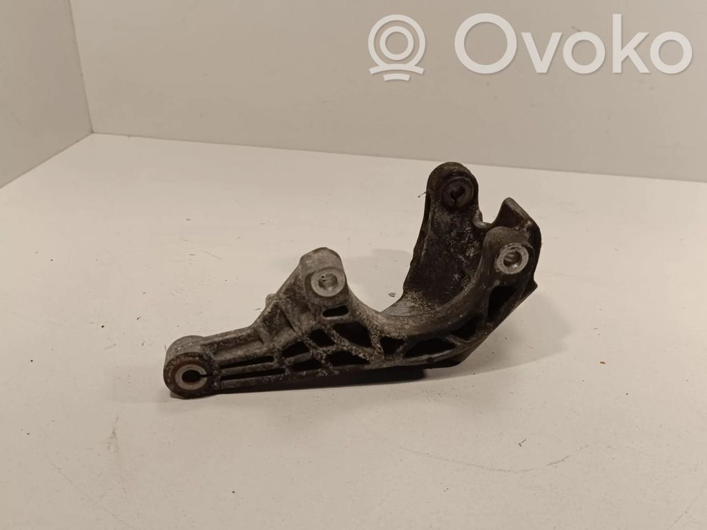 Audi Q7 4L Power steering pump mounting bracket 