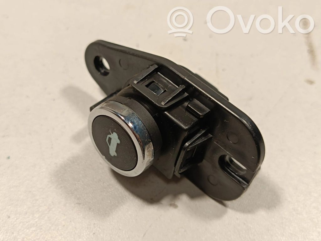 Lancia Thema Tailgate opening switch 