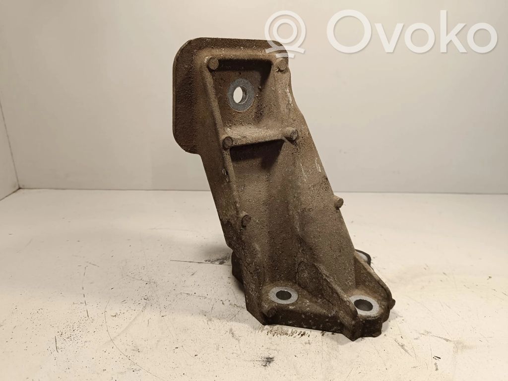Land Rover Range Rover Sport L320 Engine mounting bracket 