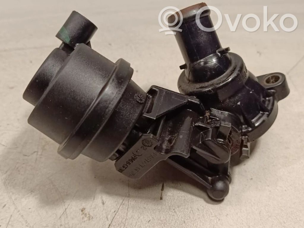 Audi Q7 4L Engine coolant pipe/hose 