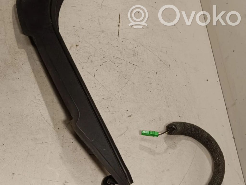 Jaguar XE Tailgate trim 