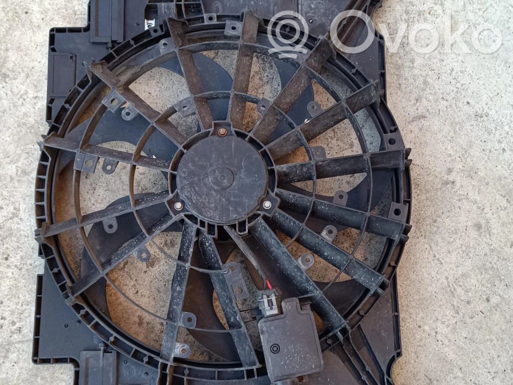 Jaguar XE Elektrinis radiatorių ventiliatorius 