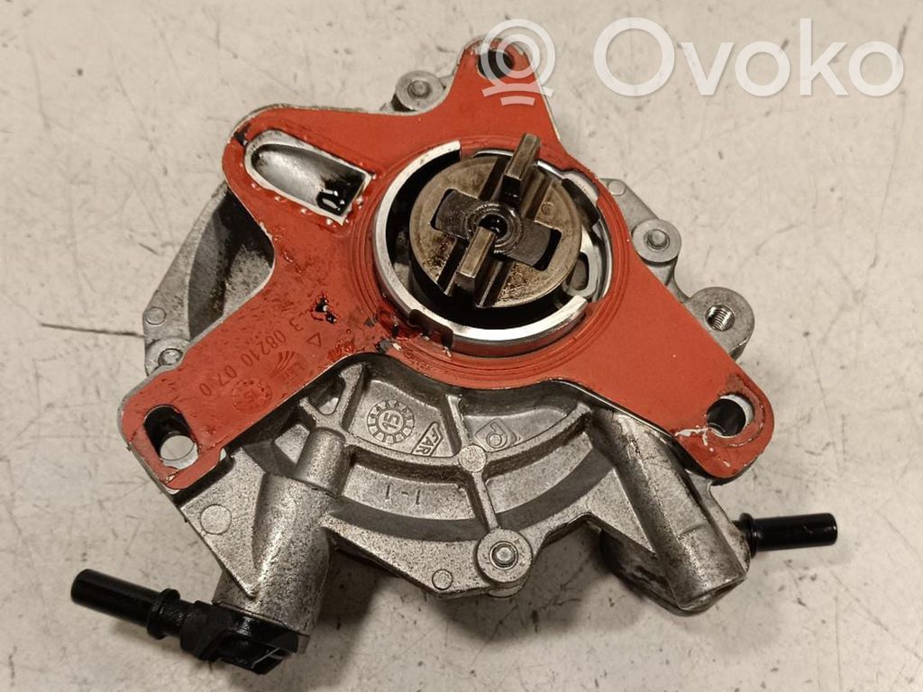 Ford Kuga II Vacuum pump 