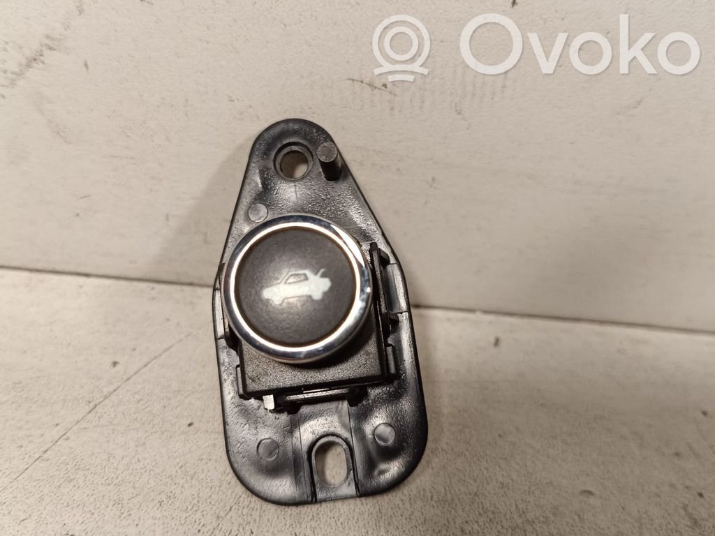 Lancia Thema Tailgate opening switch 