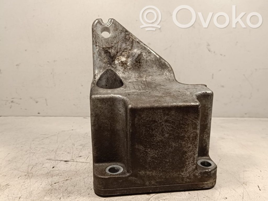 Lancia Thema Engine mounting bracket 