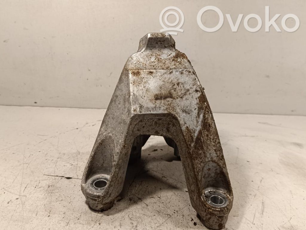 Volkswagen Touareg III Engine mounting bracket 