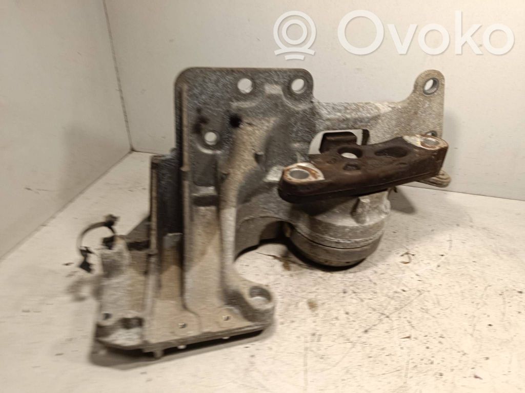 Nissan Qashqai Engine mount bracket 