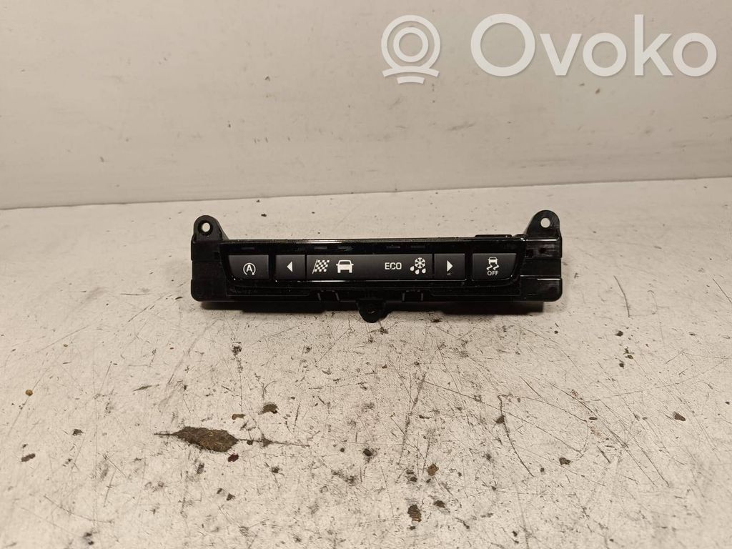 Jaguar XE Un conjunto de interruptores 
