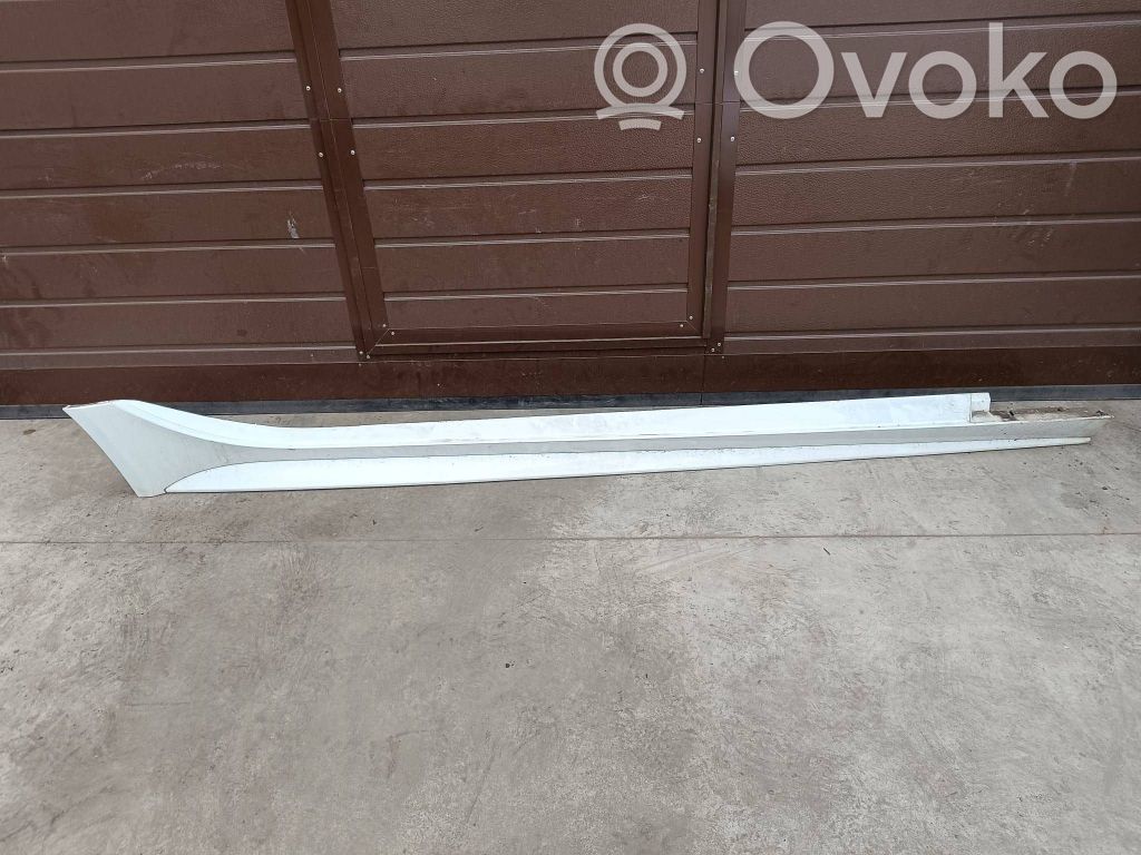 Jaguar XE Próg 