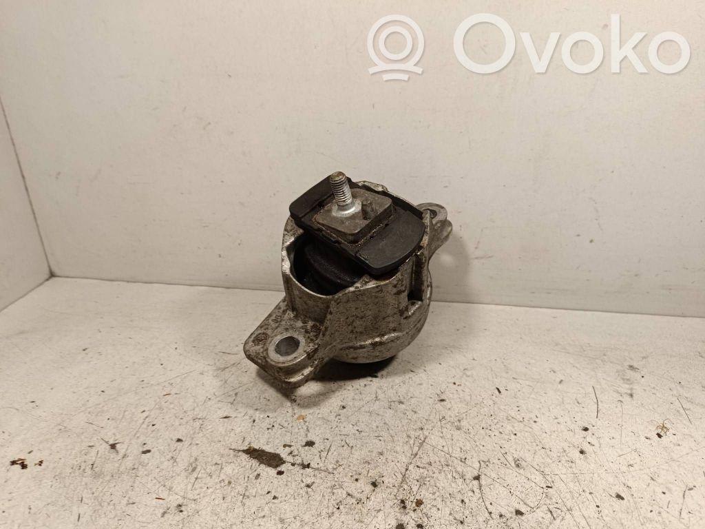Jaguar XE Engine mount bracket 