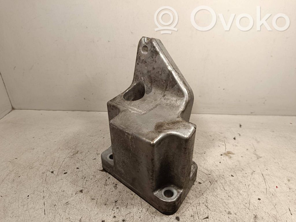 Lancia Thema Engine mounting bracket 