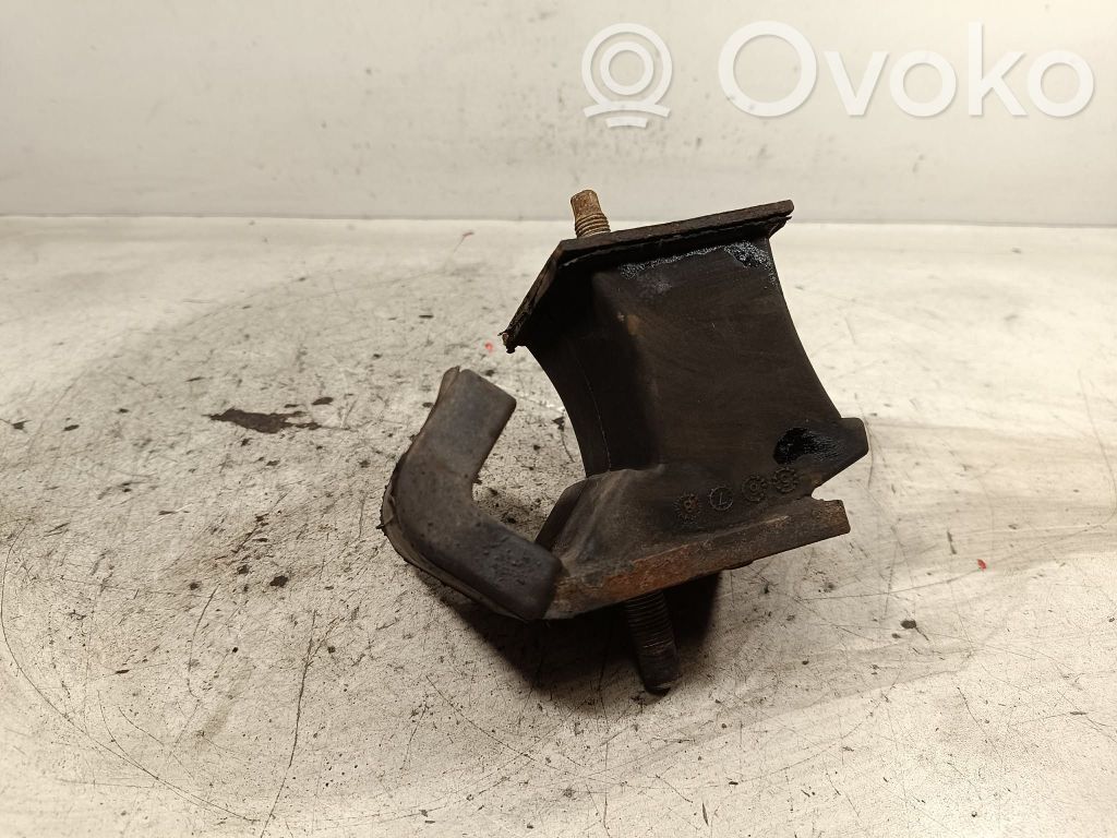 Nissan Navara D40 Engine mount bracket 
