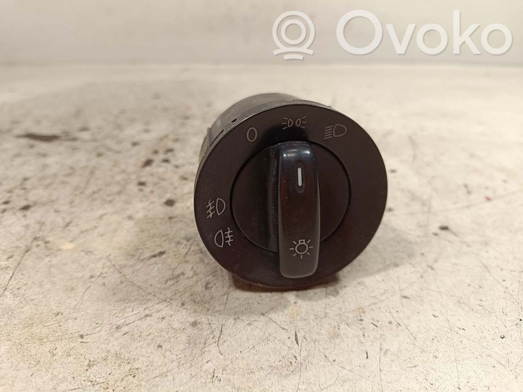 Volkswagen Amarok Light switch 