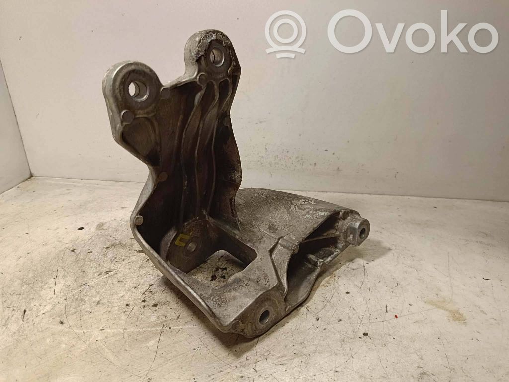 Volkswagen Amarok Engine mount bracket 