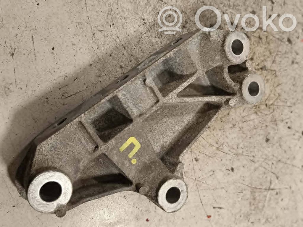 Opel Insignia B Engine mounting bracket 