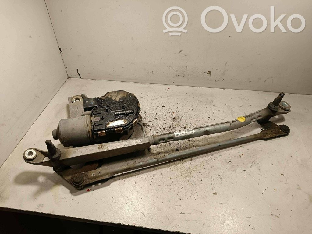 Audi Q7 4M Front wiper linkage and motor 