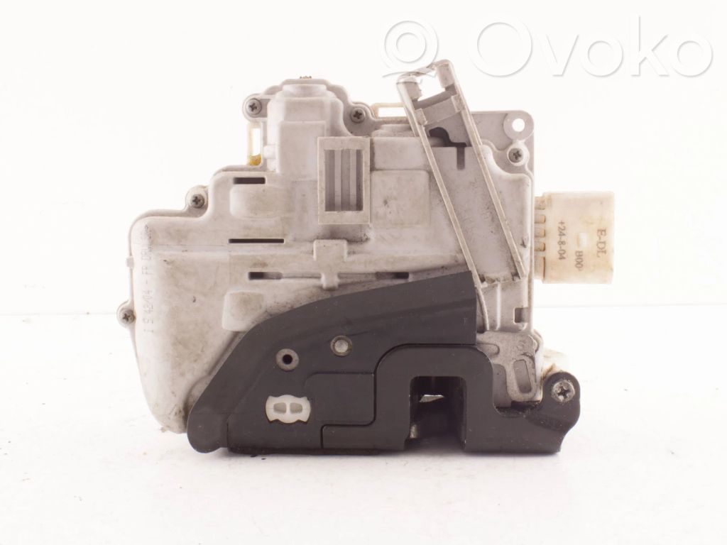 Audi A4 S4 B7 8E 8H Priekinė durų spyna 