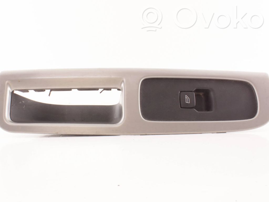 Electric window control switch   8679669