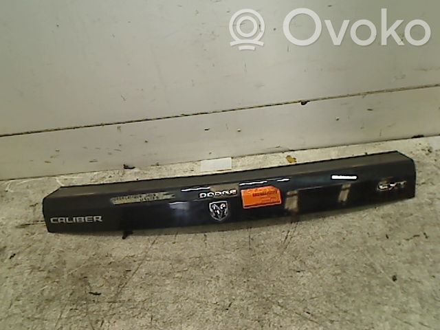 Tailgate/trunk spoiler