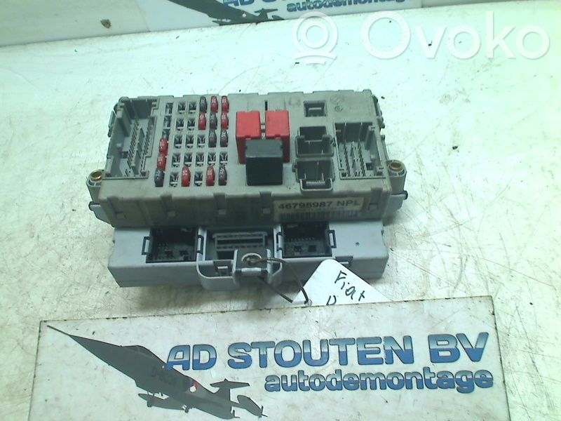 Fiat Doblo Juego de caja de fusibles 