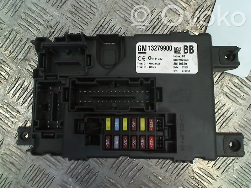 Opel Corsa D Juego de caja de fusibles 
