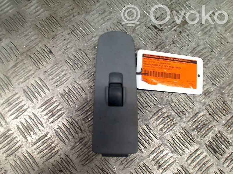 Electric window control switch   MN141018,MN141019,MN141018,MN141019
