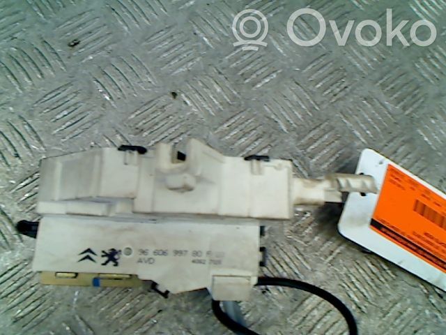 Citroen C4 I Zamek drzwi przednich 
