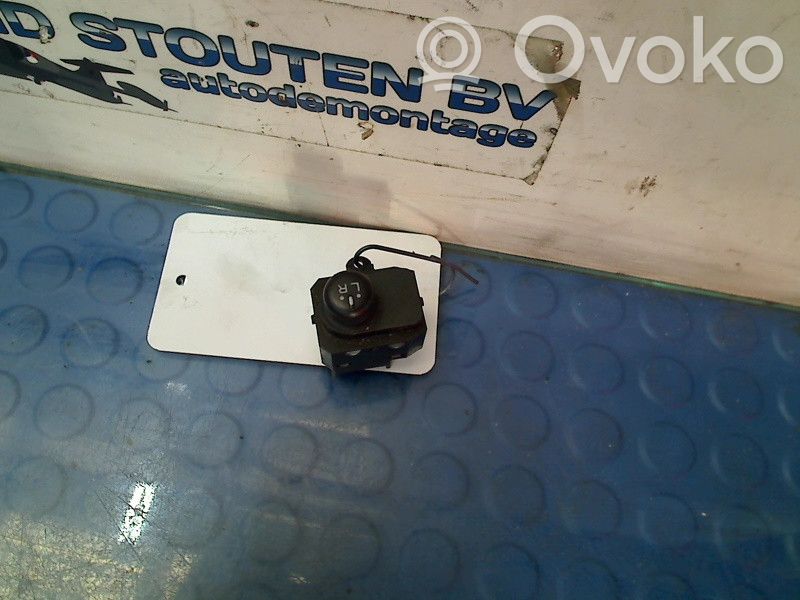 Daihatsu Cuore Sivupeilin kytkin 