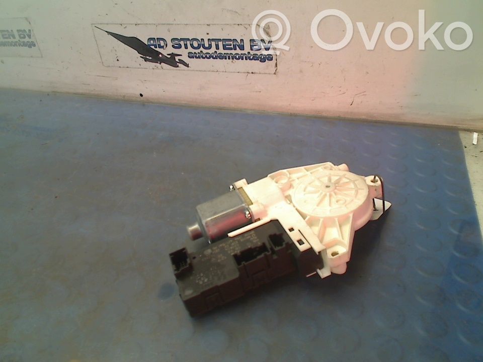 Peugeot 407 Moteur de lève-vitre de porte avant