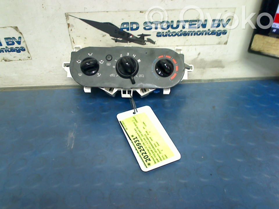 Renault Twingo II Climate control unit 