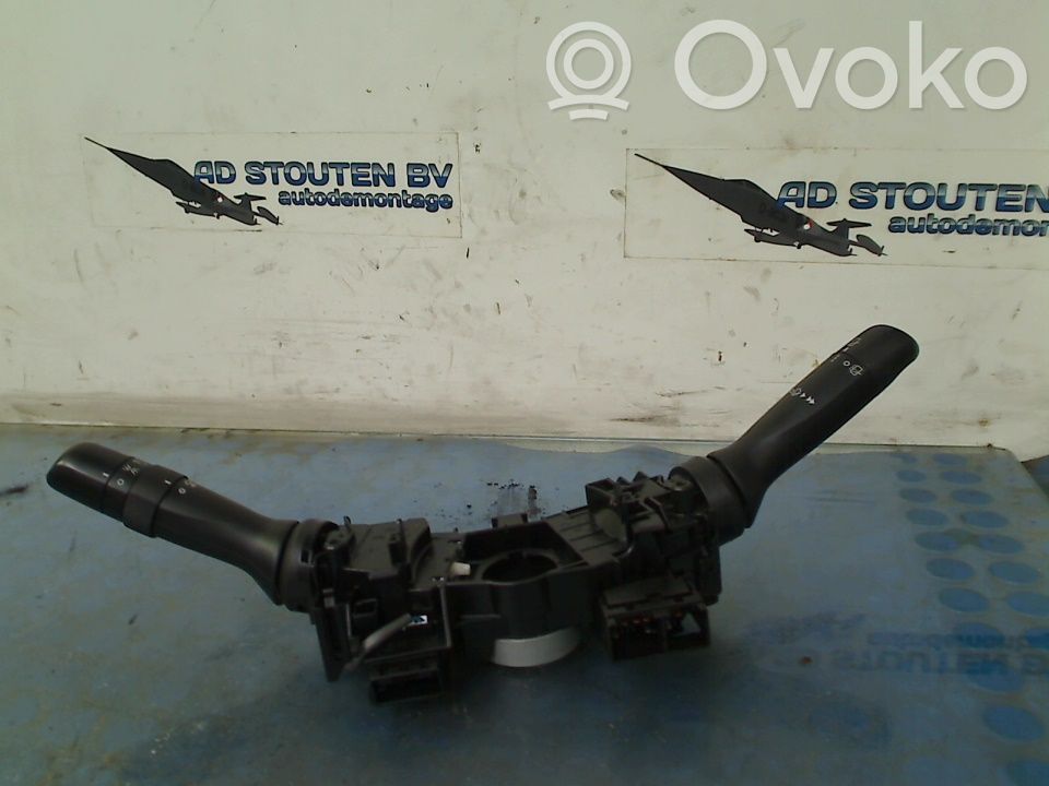 Toyota Yaris Butoane/comutatoare pe volan