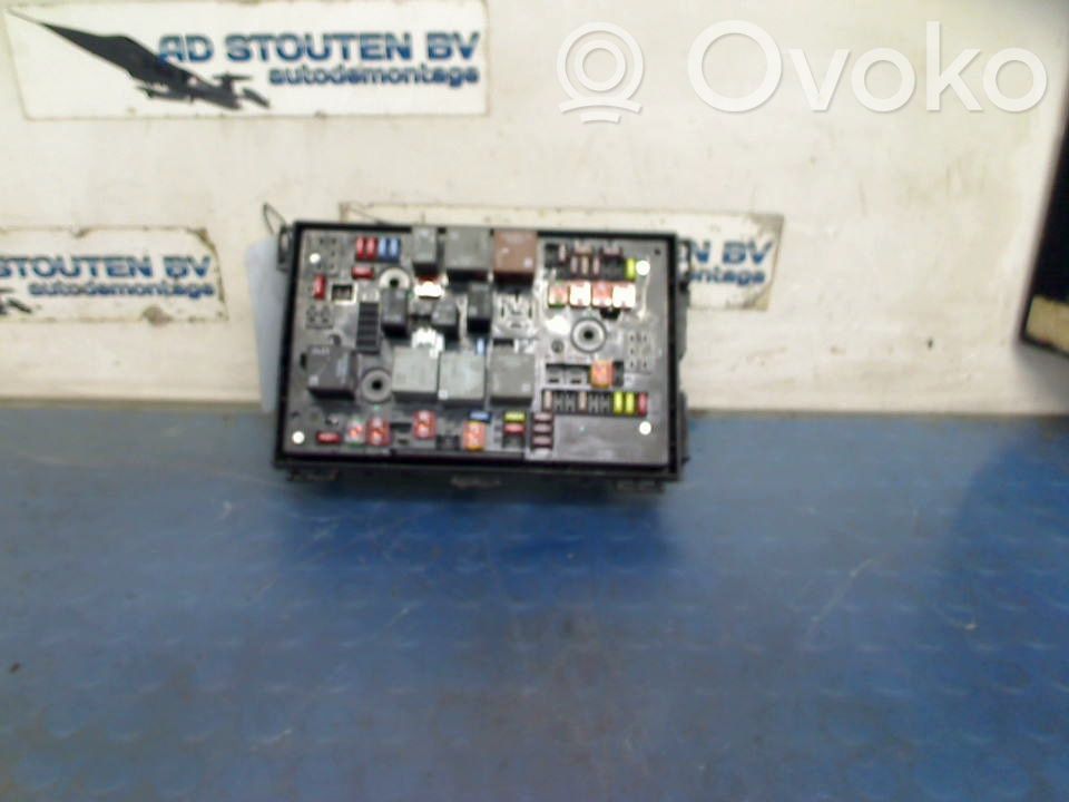 Opel Astra J Fuse box set 