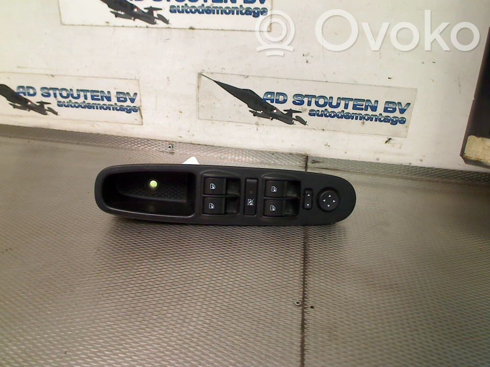 Electric window control switch   735531346,735531346,735531346