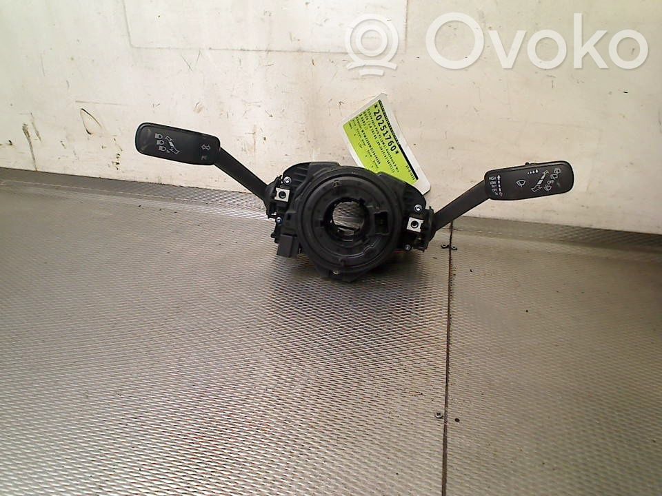 Volkswagen Polo VI Boutons / interrupteurs volant 