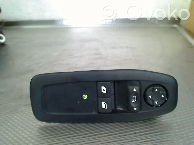 Peugeot 208 I Przyciski szyb 