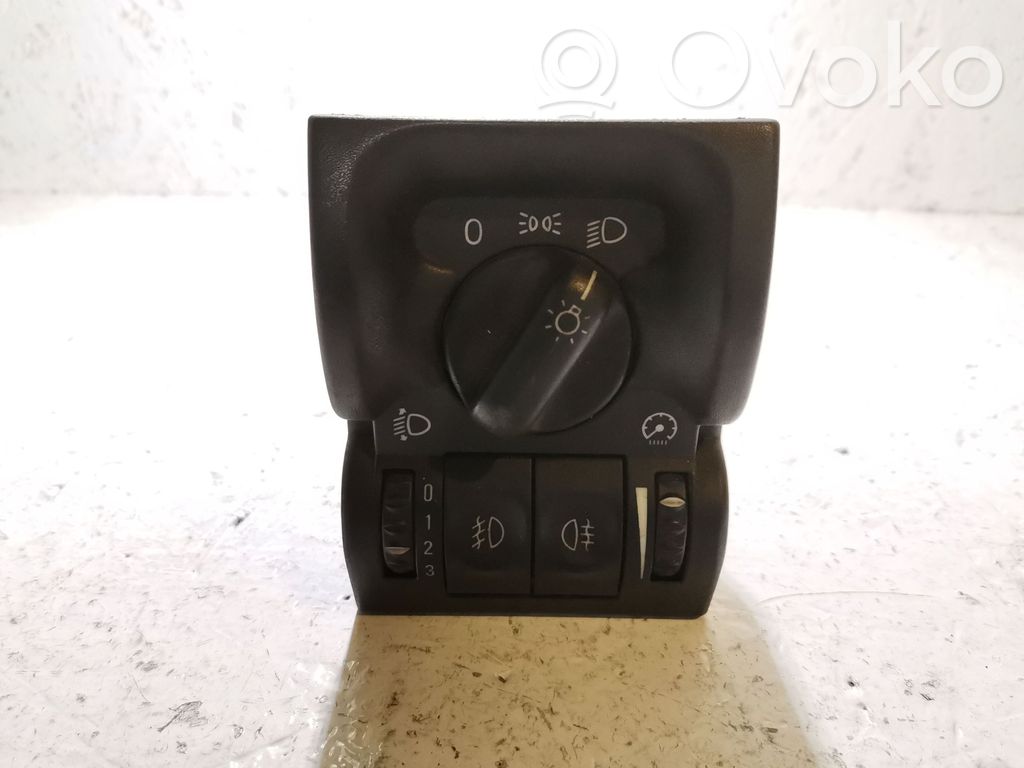 Light switch   90569814