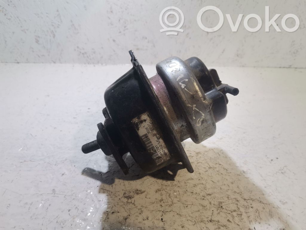 Engine mount bracket   P678441701