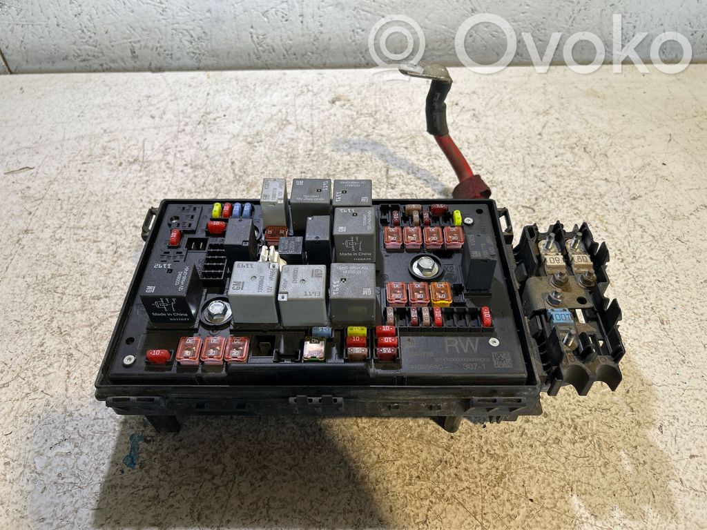 Opel Astra J Módulo de fusible 