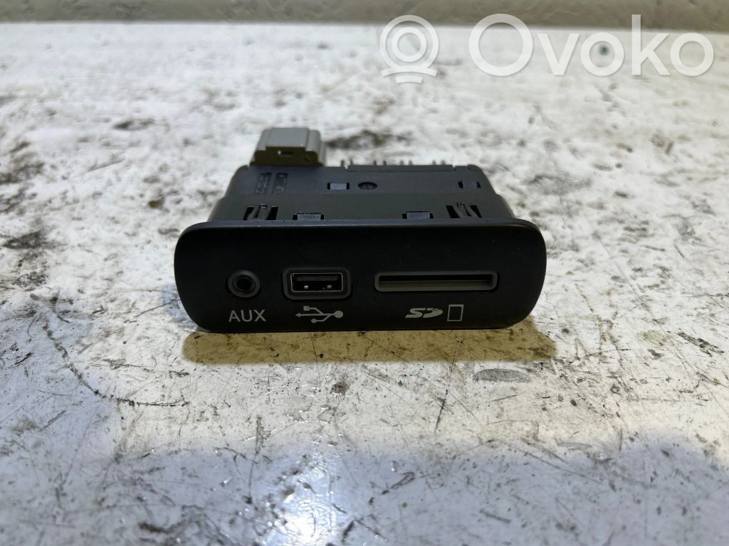 USB socket connector   68206384AC,33169193,AE061115